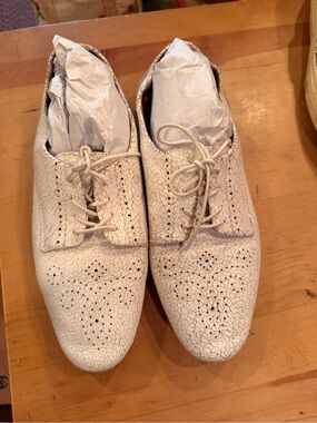 Frye Cream Lace-Up Oxford Flats